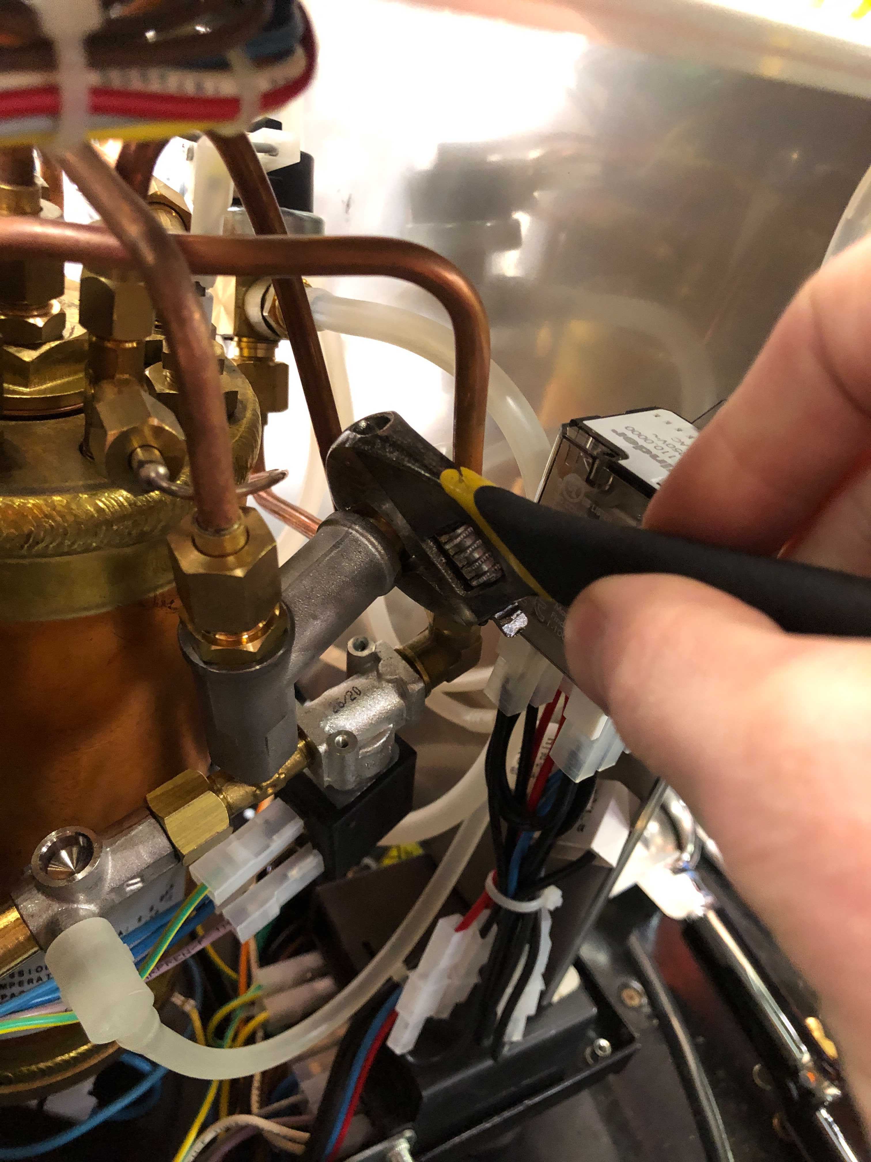 Bezzera BZ10: Expansion Valve Adjustment